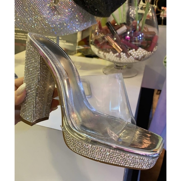 𝙉𝙀𝙒 𝙄𝙉!🖤🎥DIAMONDS HEEL - SILVER - Picture 4 of 7